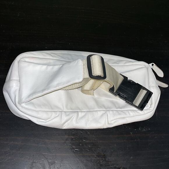 Vintage hip bag unisex leather Fanny pack • waist bag • adjustable strap • vacay - Picture 9 of 12